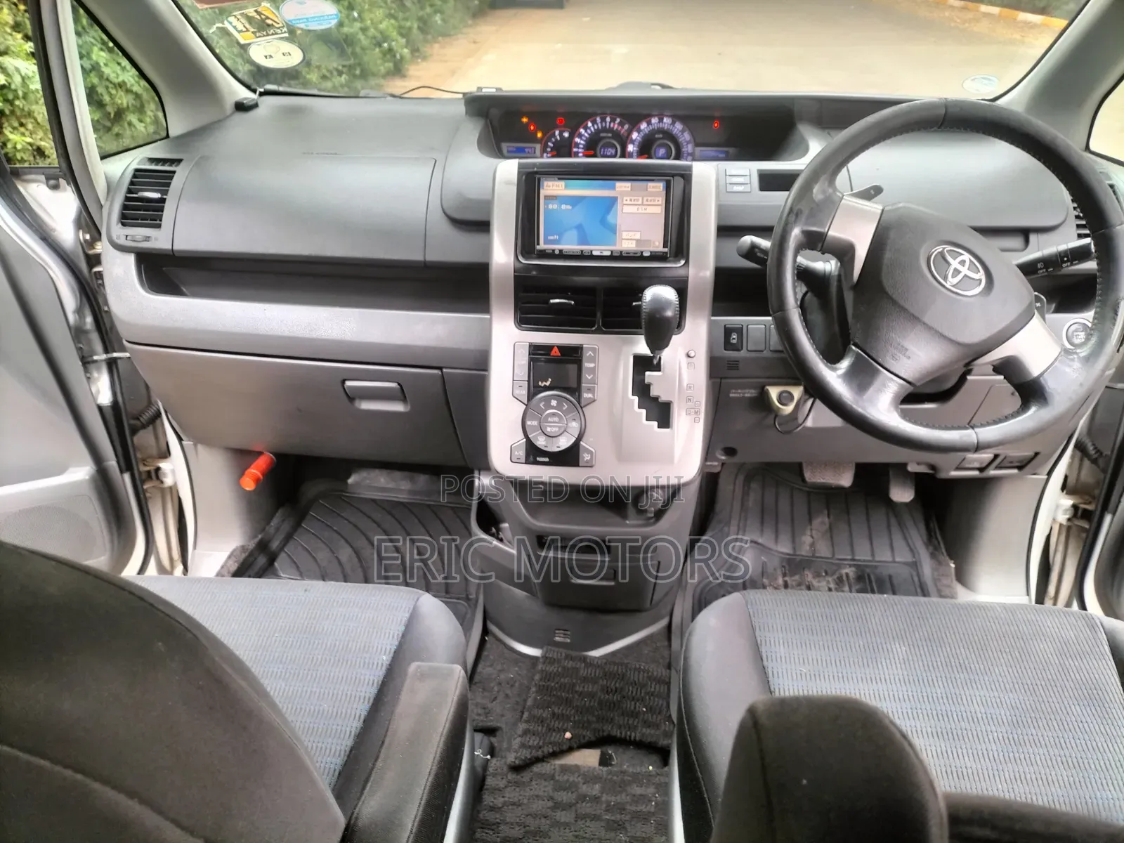 Toyota Voxy 2008 Silver