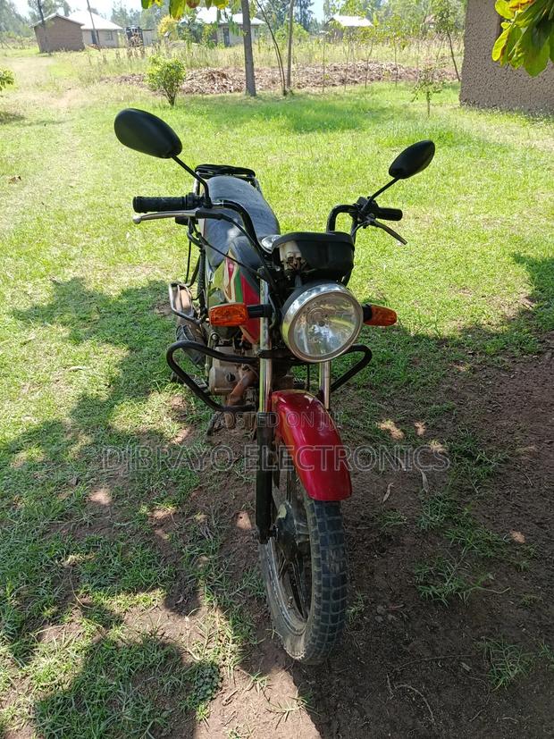 Honda CB 2018 Red - main view