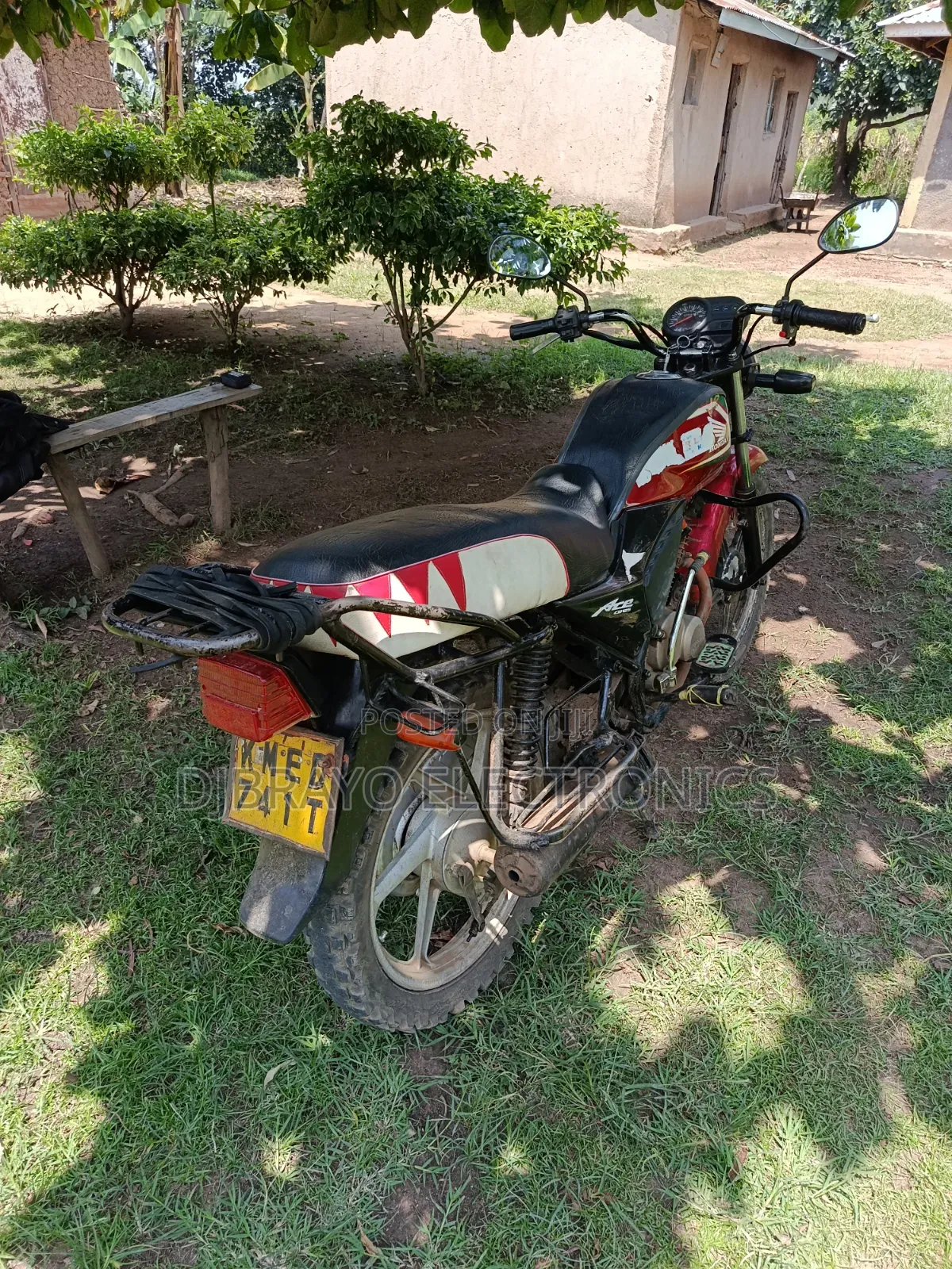 Honda CB 2018 Red