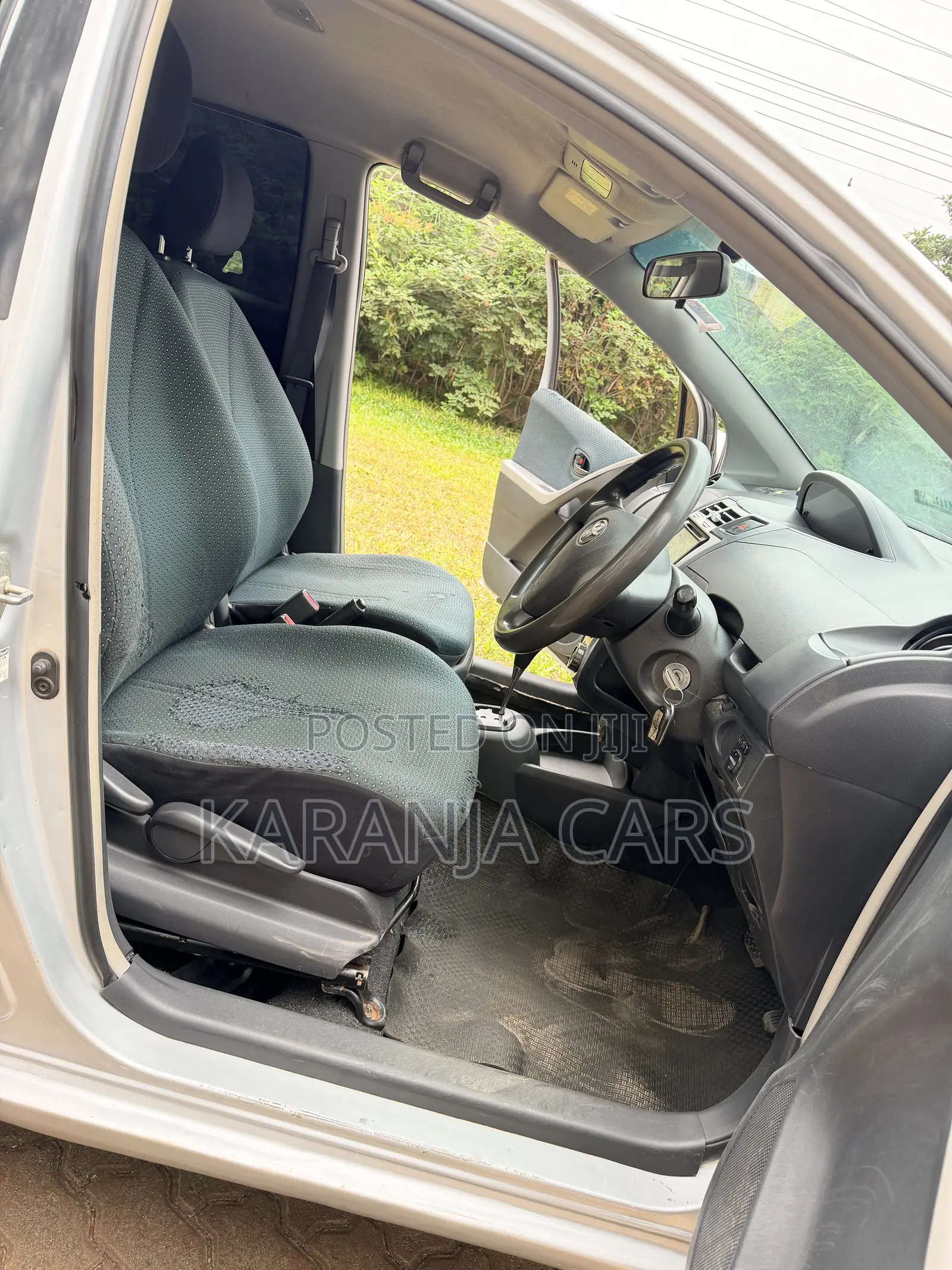 Toyota Vitz 1.3 FWD 5dr 2005 Silver