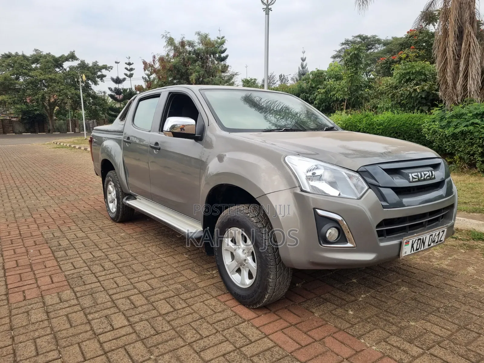 Isuzu D-MAX 2023 Gray
