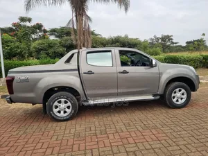 Isuzu D-MAX 2023 Gray