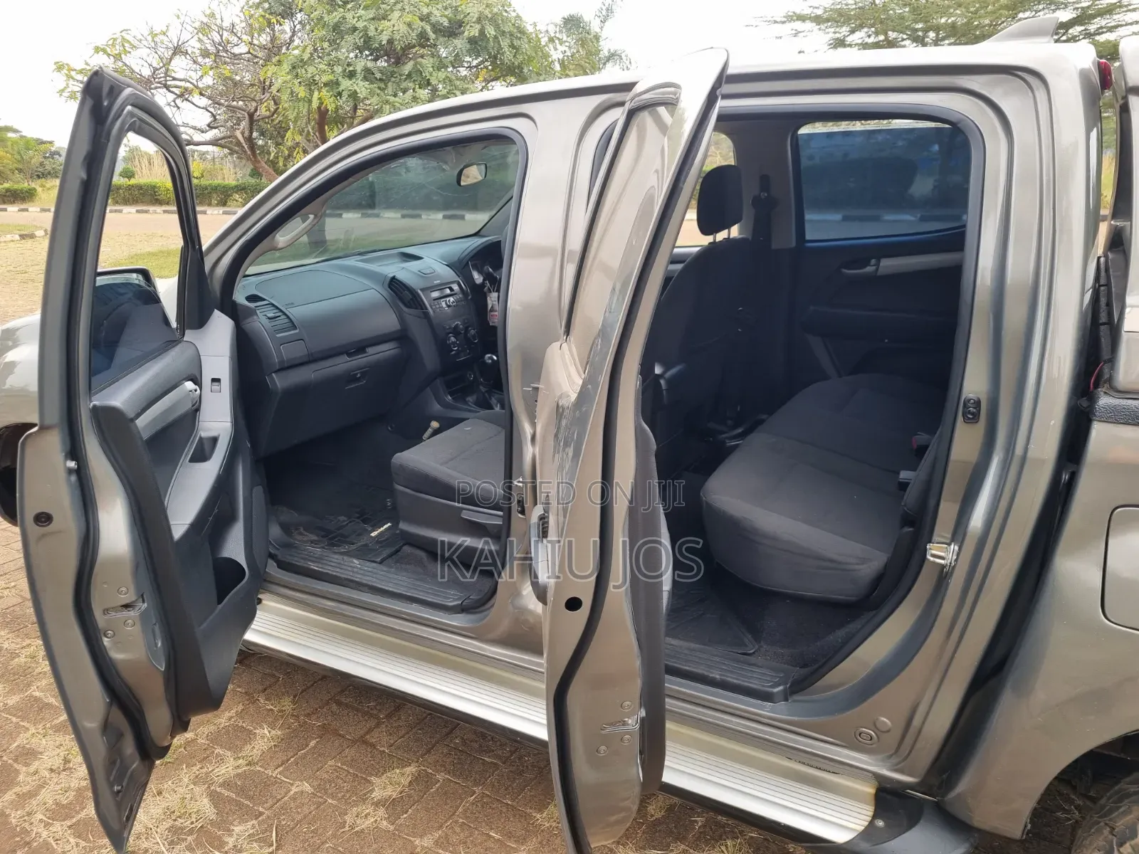 Isuzu D-MAX 2023 Gray
