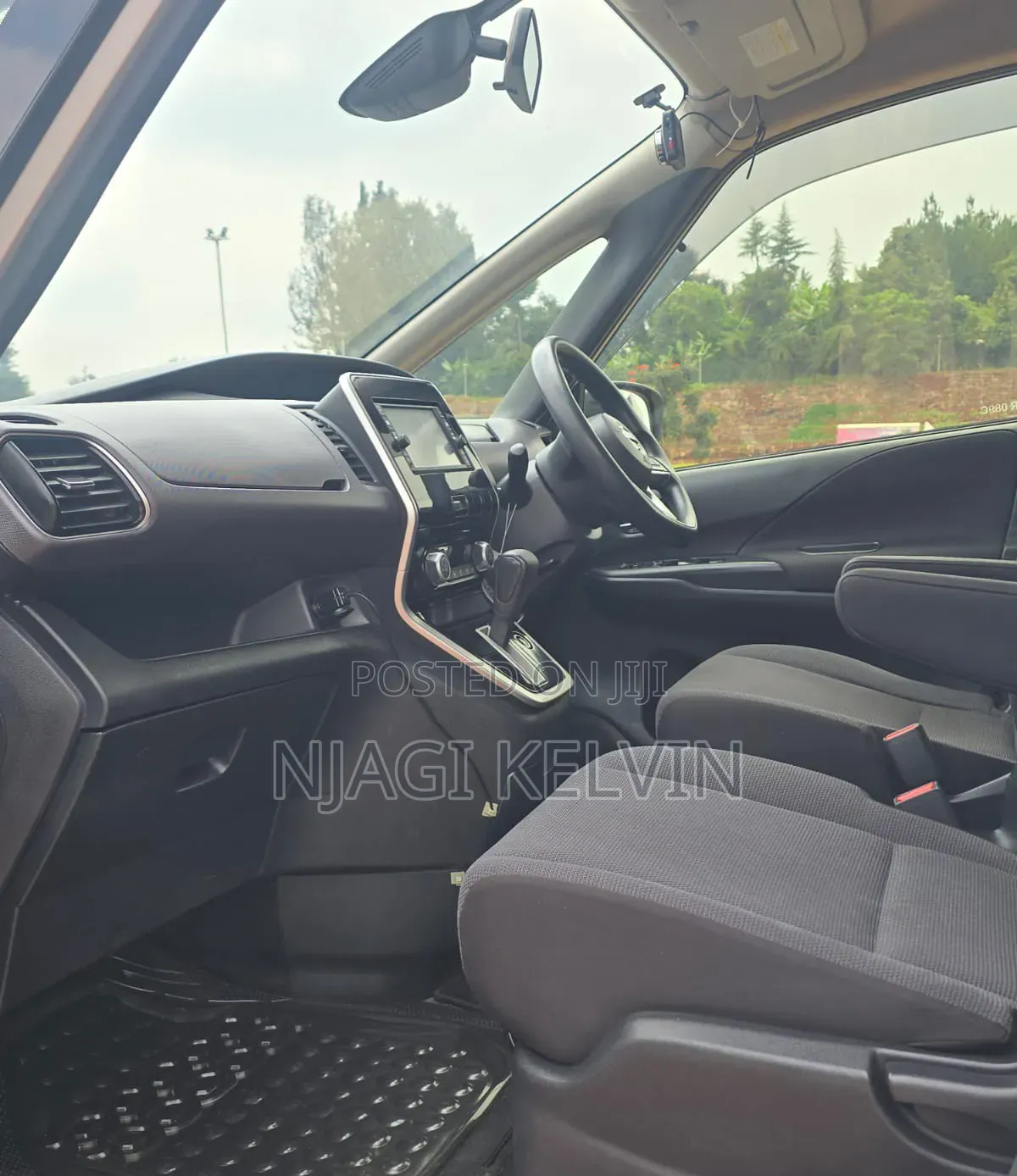 Nissan Serena 2017 Silver