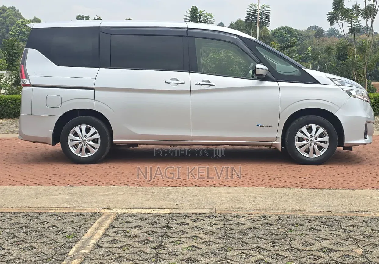 Nissan Serena 2017 Silver