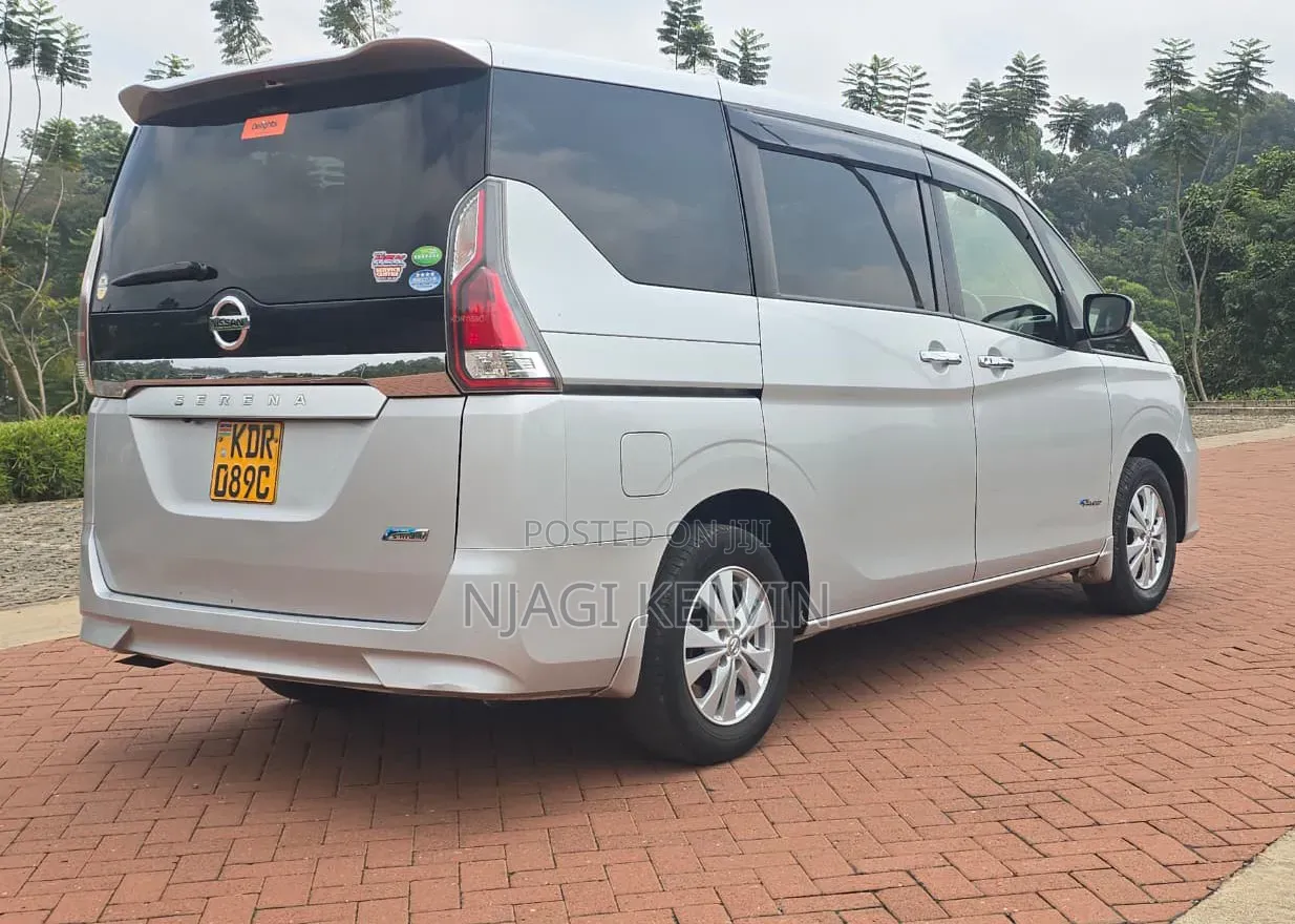 Nissan Serena 2017 Silver