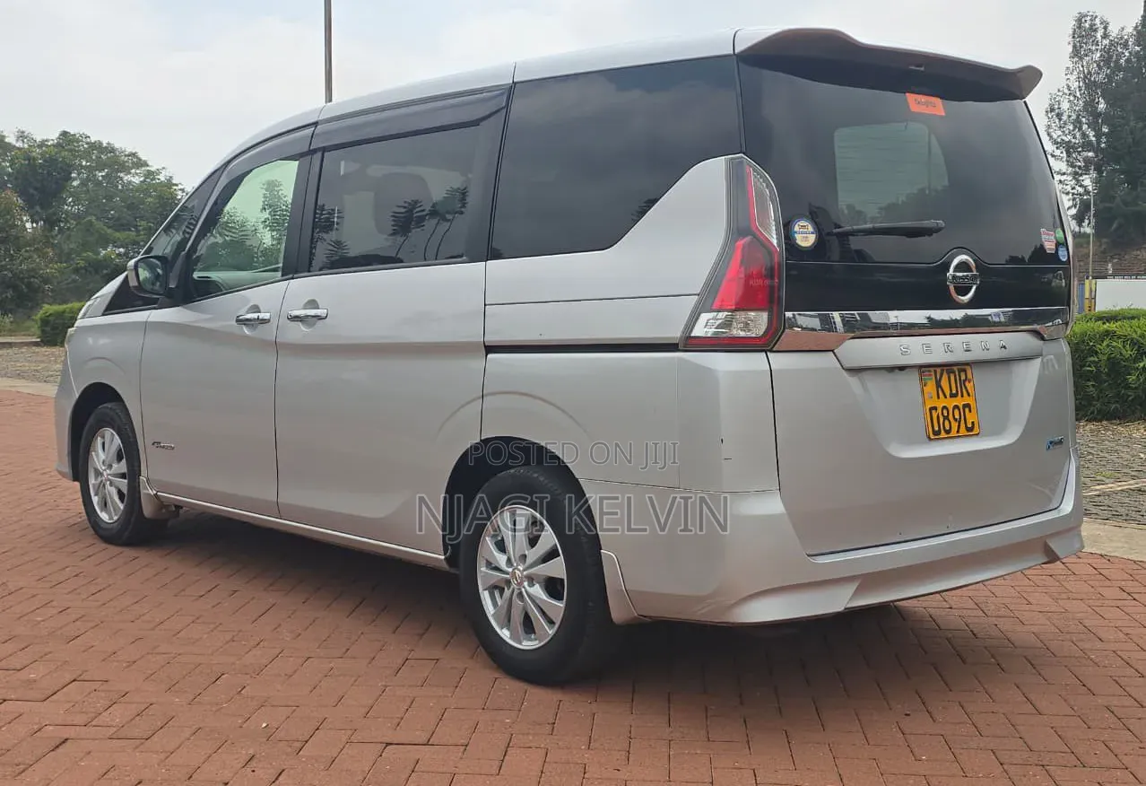 Nissan Serena 2017 Silver