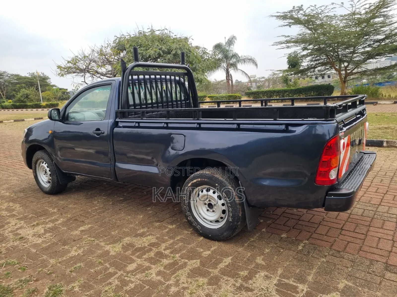 Toyota Hilux 2010 Blue