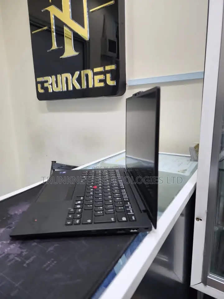 New Laptop Lenovo ThinkPad X1 Carbon 32GB Intel Core Ultra 7 SSD 1T
