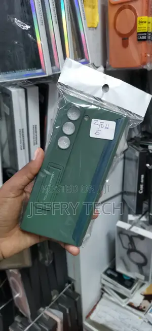 Samsung Galaxy Z Fold 6 Features an Integrated Folding Support Case
