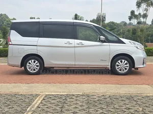 Nissan Serena 2017 Silver