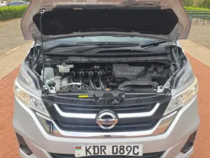 Nissan Serena 2017 Silver