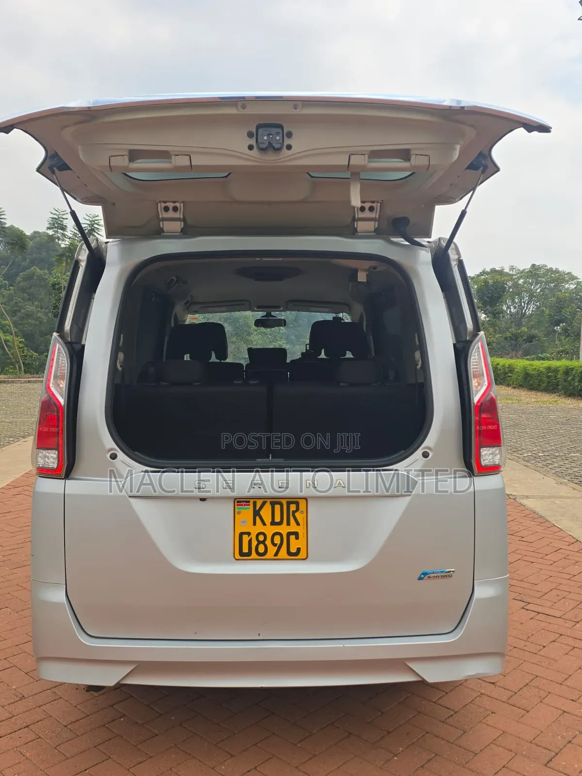 Nissan Serena 2017 Silver
