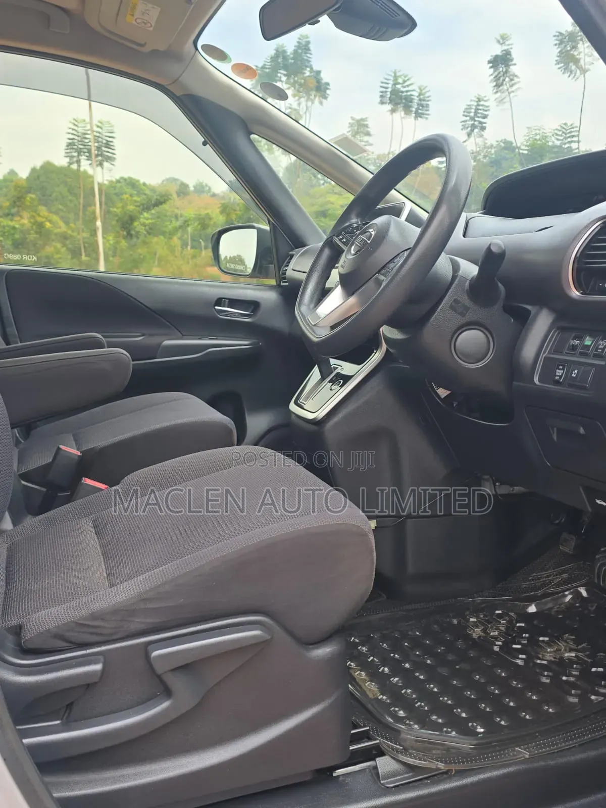 Nissan Serena 2017 Silver