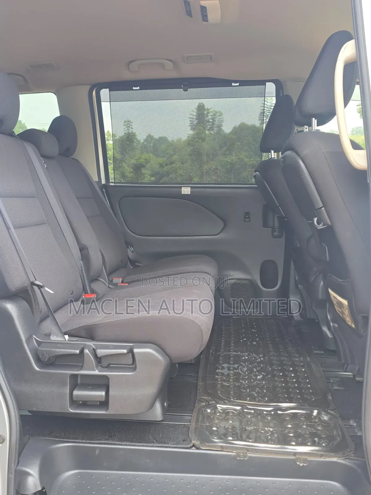 Nissan Serena 2017 Silver