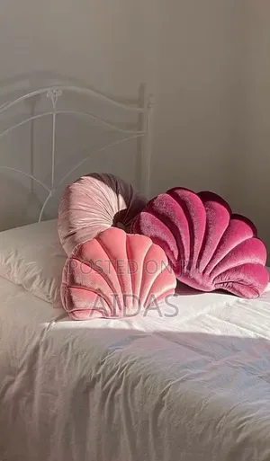 Shell Design Decorative Pillow