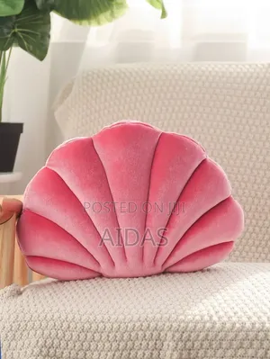 Shell Design Decorative Pillow