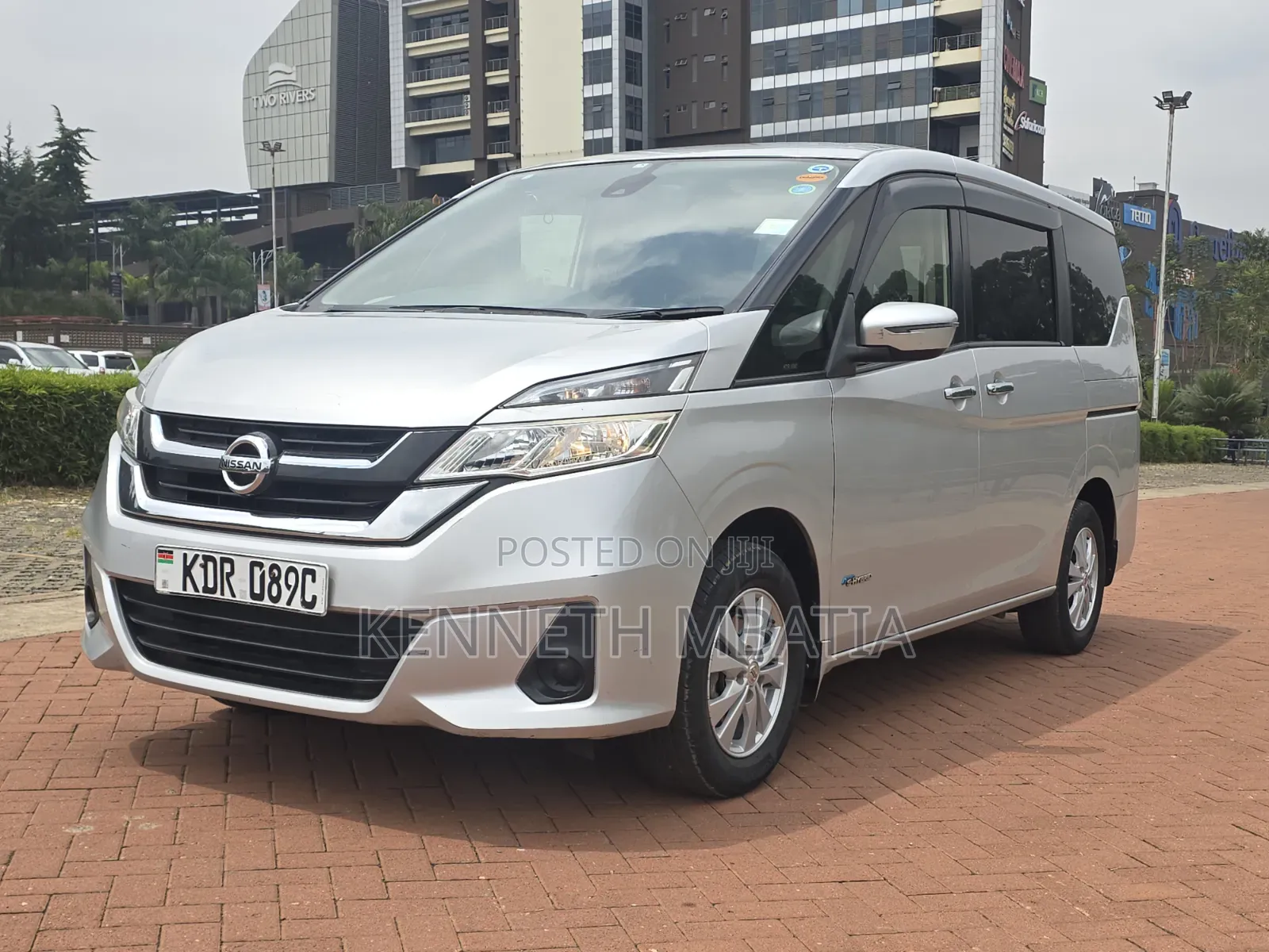 Nissan Serena 2017 Silver
