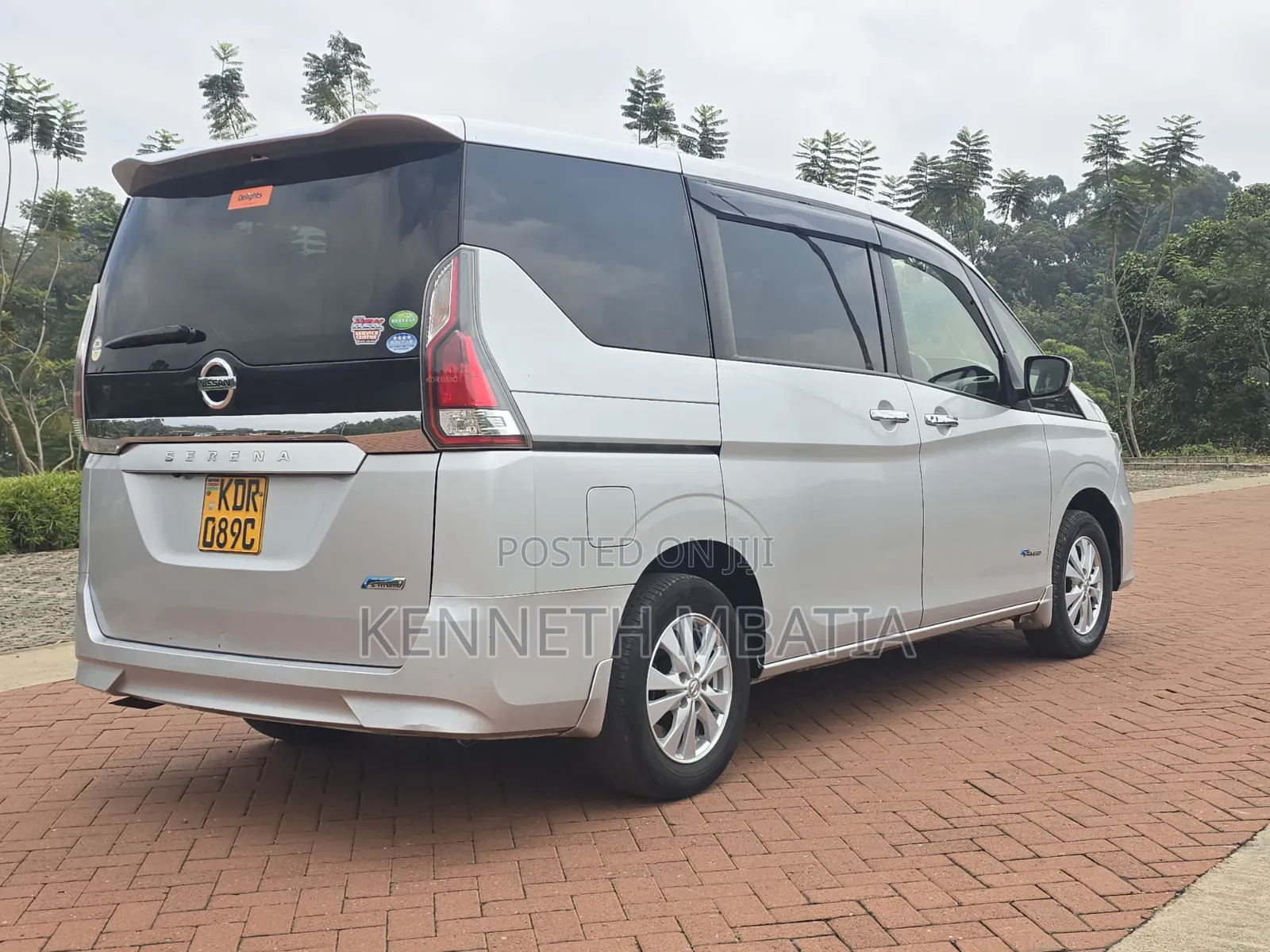 Nissan Serena 2017 Silver