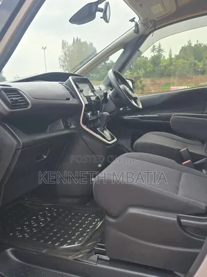 Nissan Serena 2017 Silver