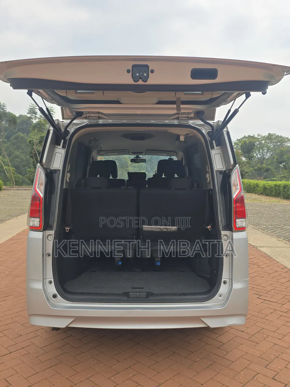 Nissan Serena 2017 Silver