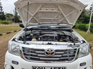 Toyota Hilux 2012 White
