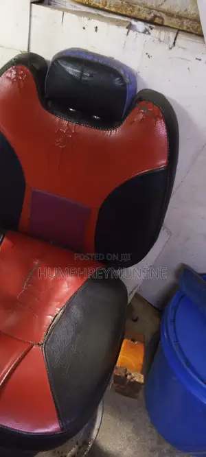 Kinyozi Barber Chairs
