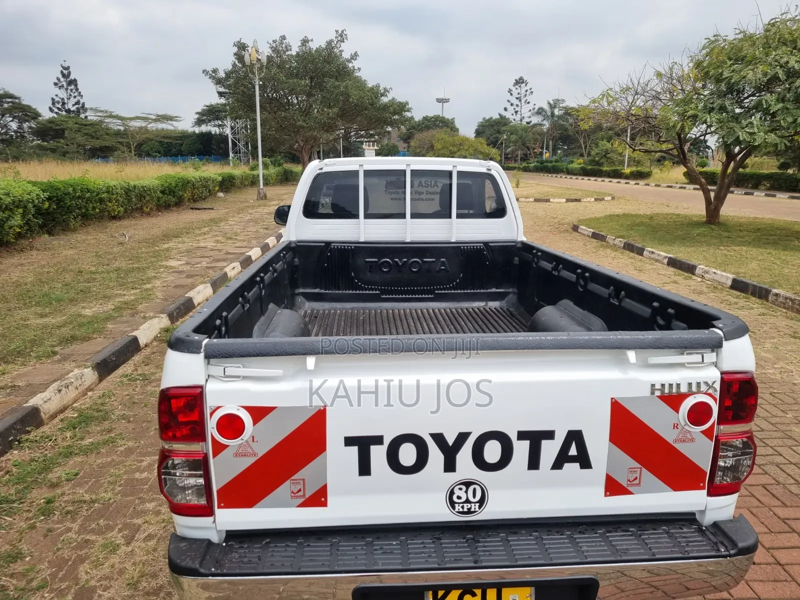 Toyota Hilux 2012 White