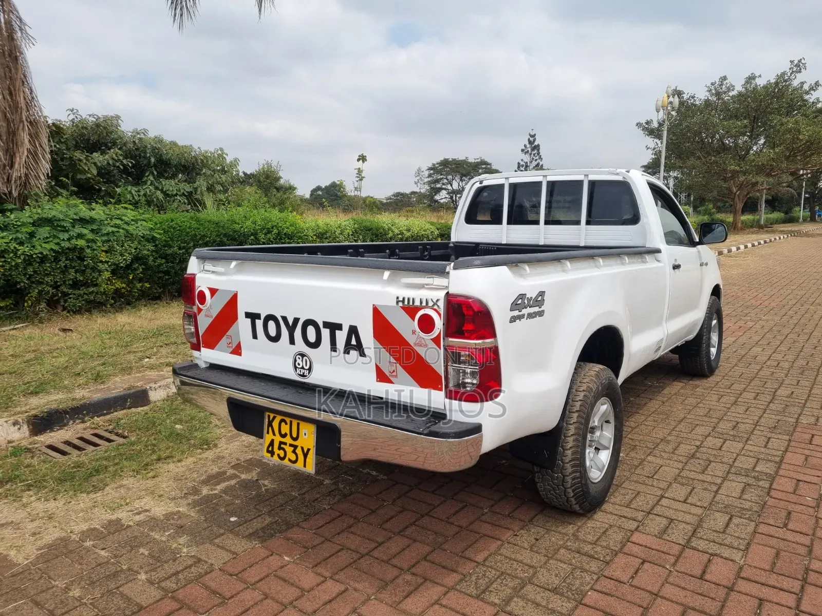 Toyota Hilux 2012 White
