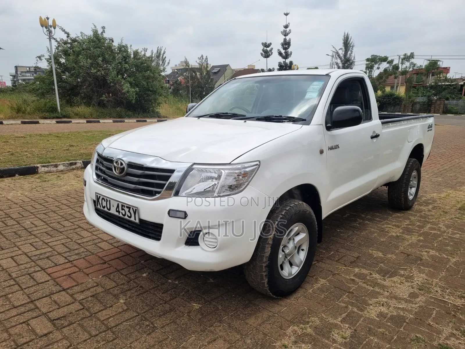 Toyota Hilux 2012 White