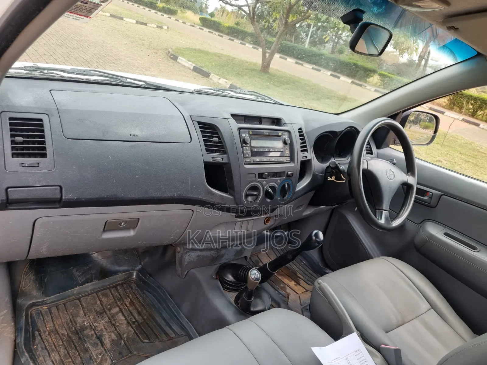 Toyota Hilux 2012 White