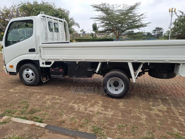 Toyota Dyna Double - thumbnail 3
