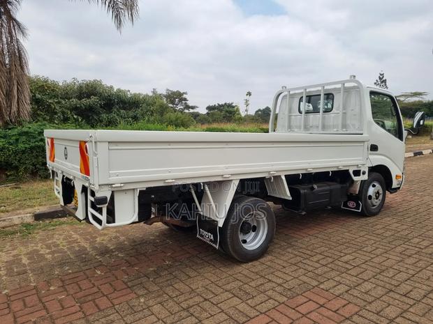 Toyota Dyna Double - thumbnail 8