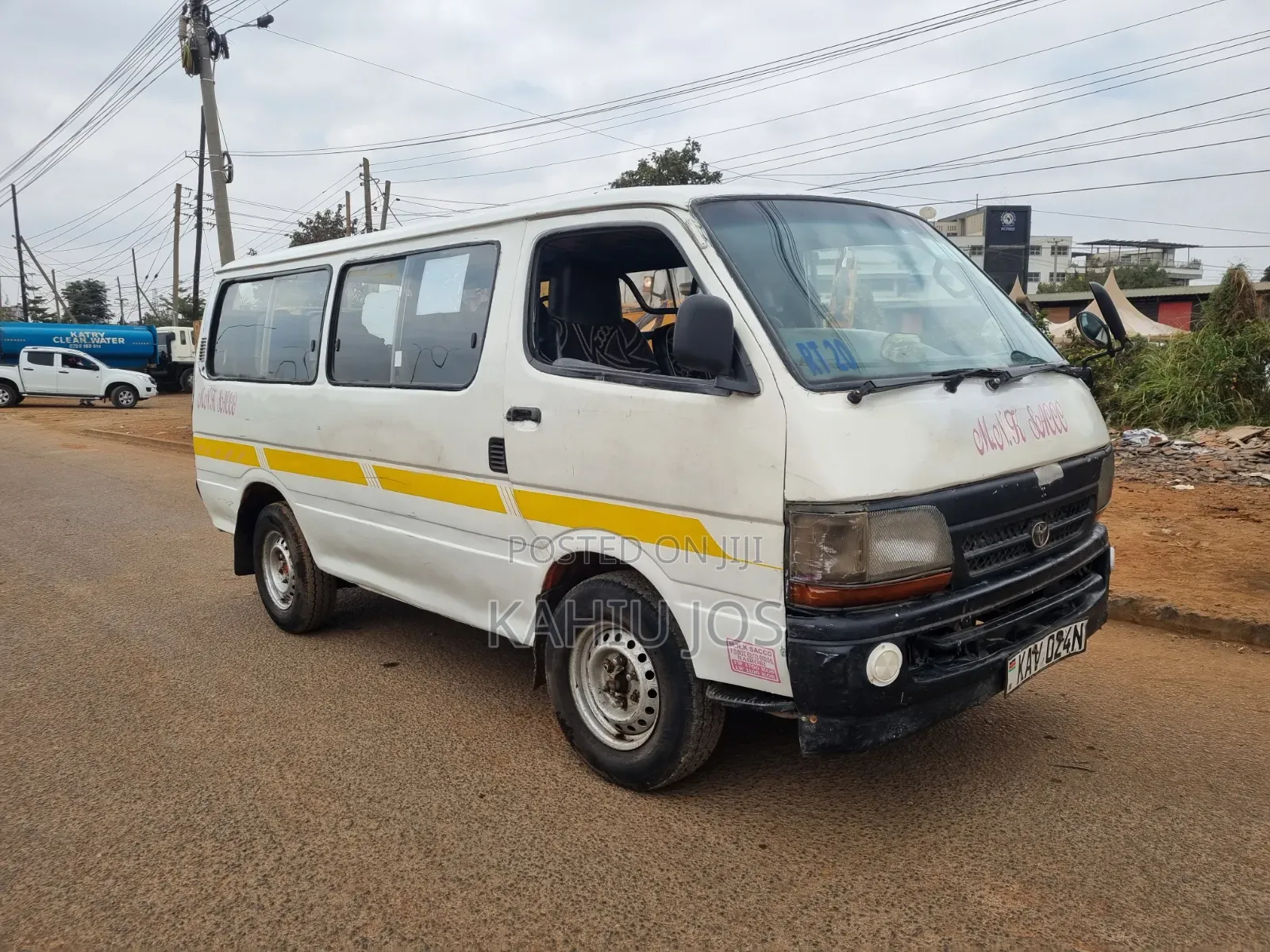 Toyota HiAce 2000 White