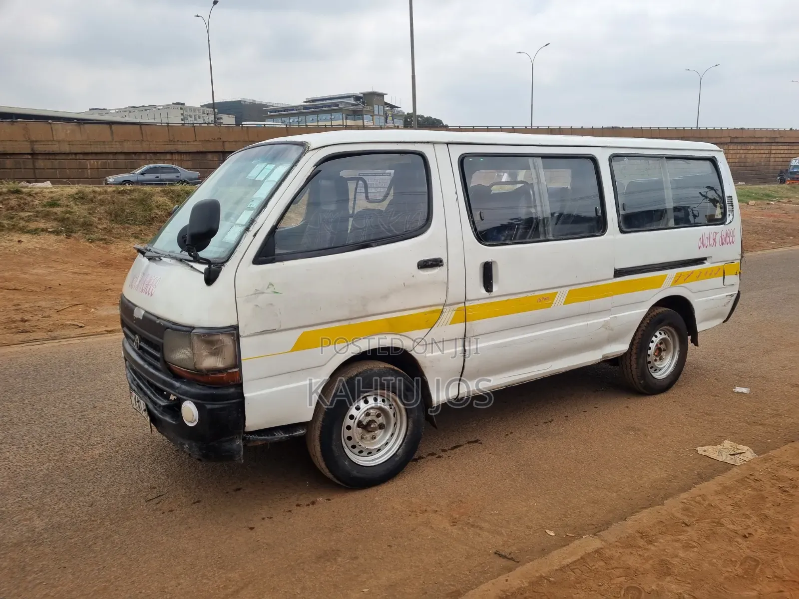 Toyota HiAce 2000 White