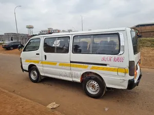 Toyota HiAce 2000 White