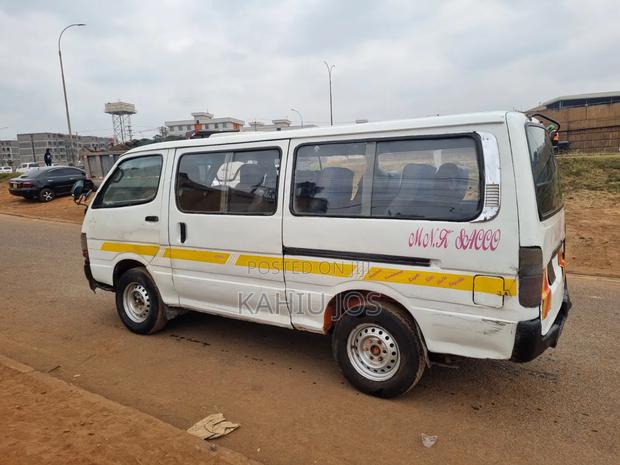 Toyota HiAce 2000 White - thumbnail 3