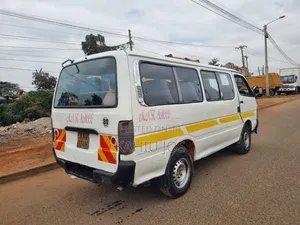 Toyota HiAce 2000 White