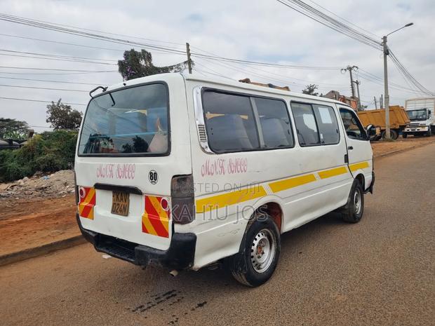 Toyota HiAce 2000 White - thumbnail 4