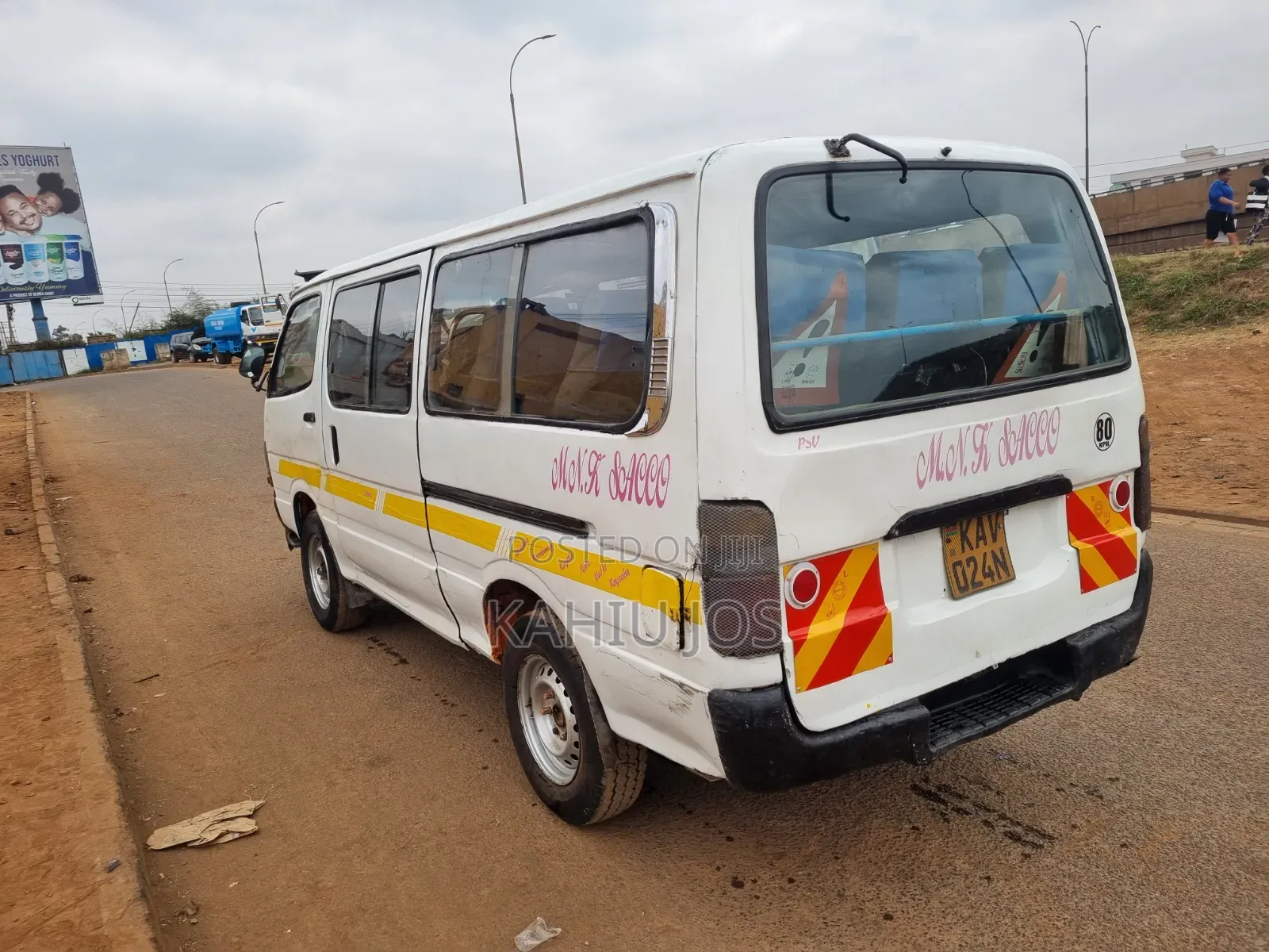 Toyota HiAce 2000 White