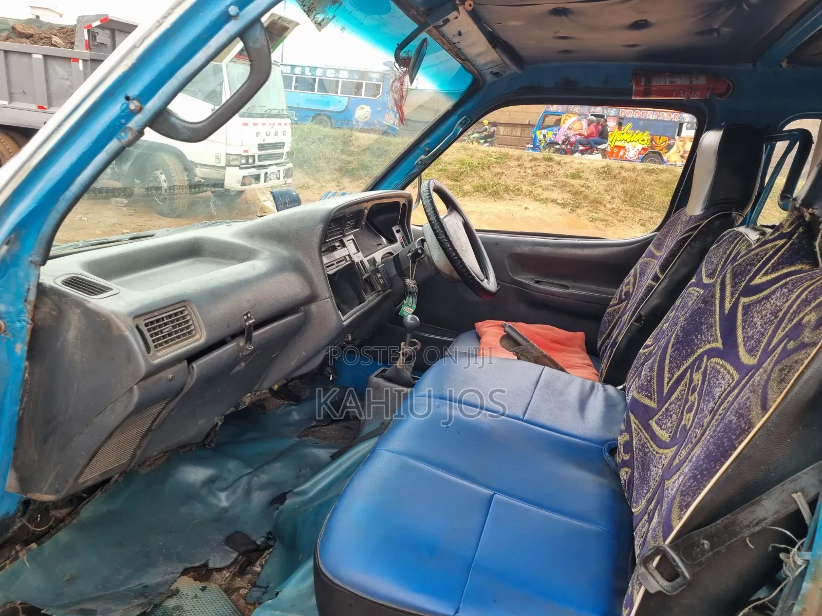 Toyota HiAce 2000 White