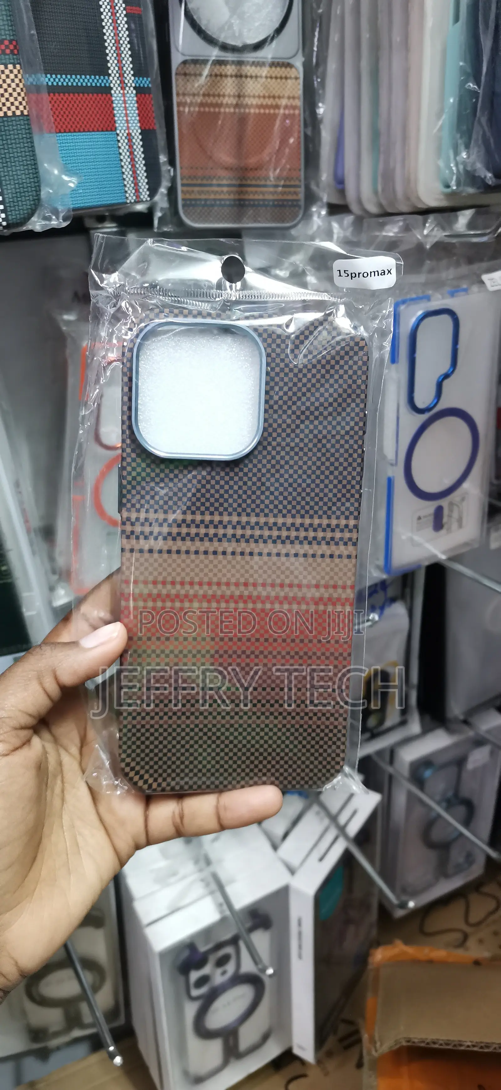 iPhone 15 Pro Max Generic Luxo Carbon Fibre Tribal MagSafe Case