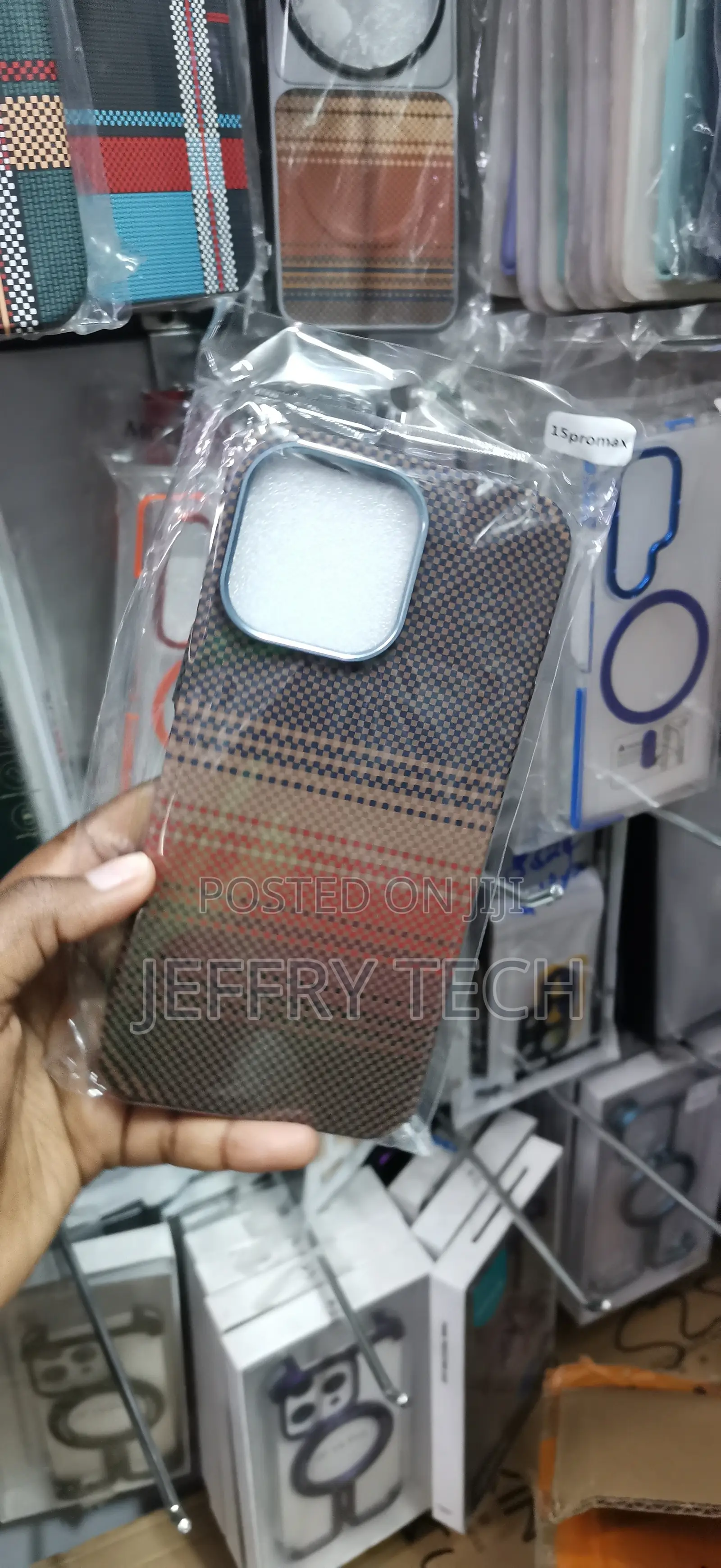 iPhone 15 Pro Max Generic Luxo Carbon Fibre Tribal MagSafe Case