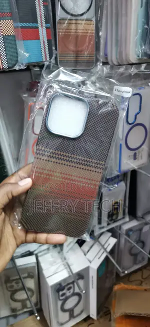 iPhone 15 Pro Max Generic Luxo Carbon Fibre Tribal MagSafe Case