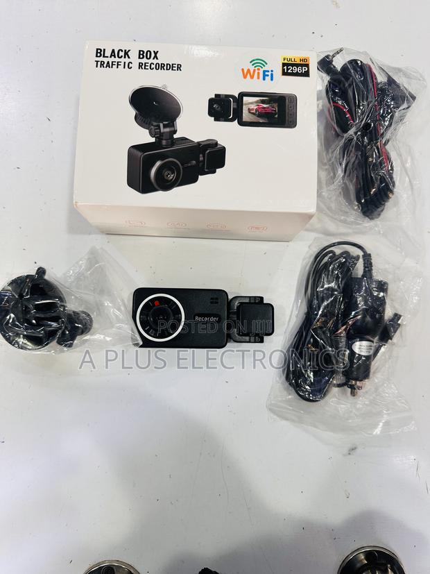 Blackbox Dash Camera 3 Lens S23 Full HD Front Inside Rear - thumbnail 2