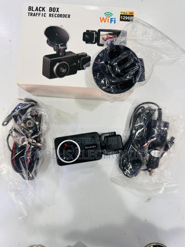 Blackbox Dash Camera 3 Lens S23 Car Video Recorder With G Sensor - main view