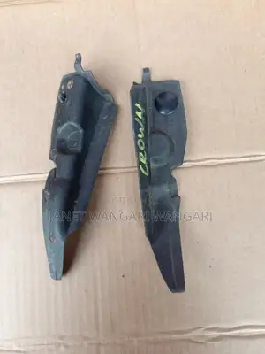 Windscreen Finisher/ Mirror Rubber Crown