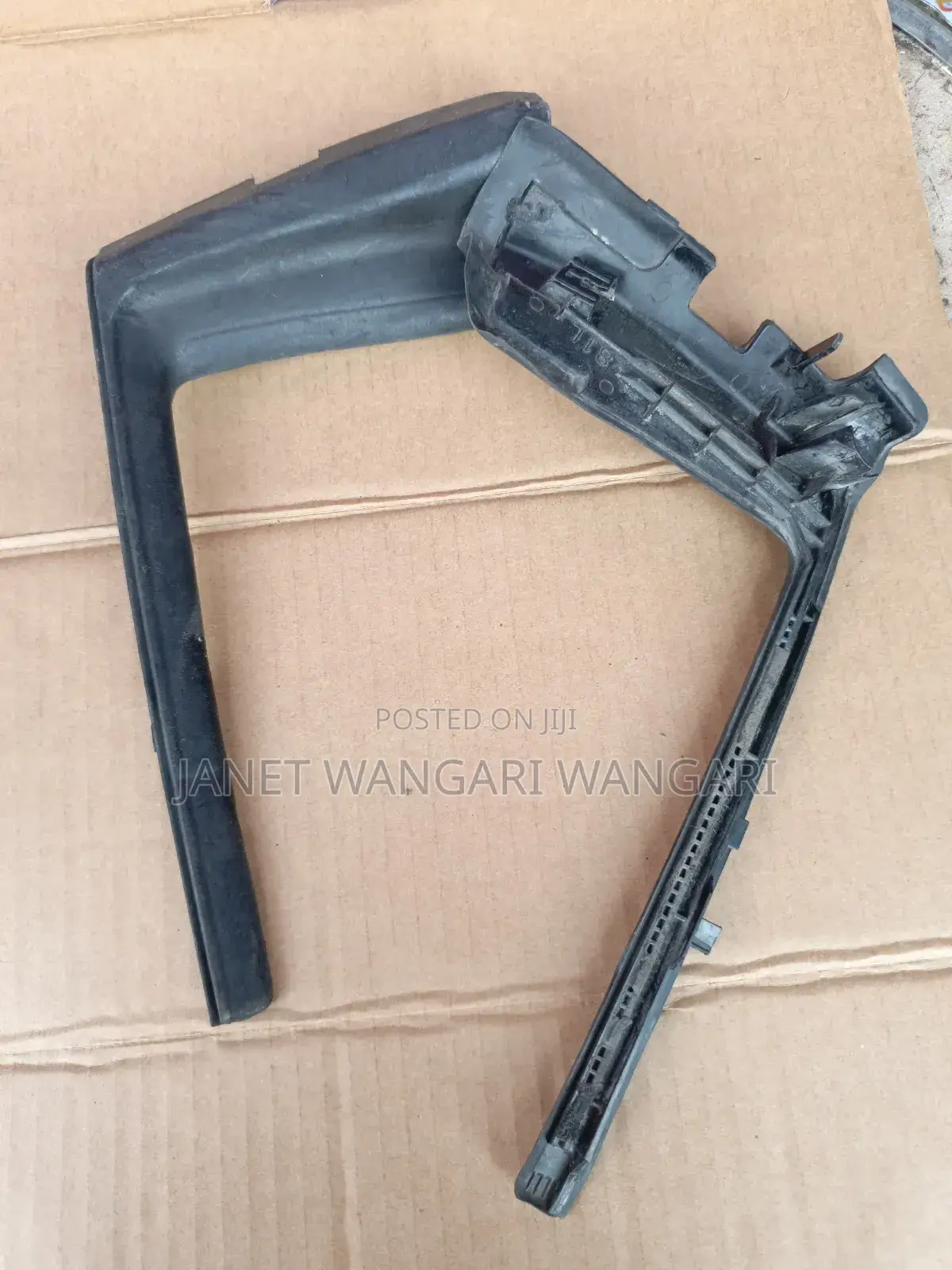 Windscreen Finisher/ Mirror Rubber Vitz 2015