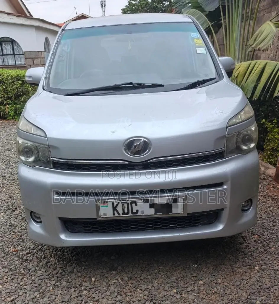 Toyota Noah 2013 Silver