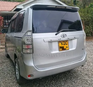 Toyota Noah 2013 Silver